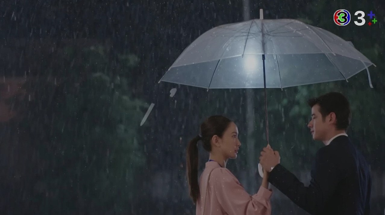 เมื่อสายฝนโปรยปรายหัวใจ : รีวิว ‘ในวันที่ฝนพร่างพราย’ ซีรีส์ที่ทำให้คุณเชื่อในพลังของการเยียวยา